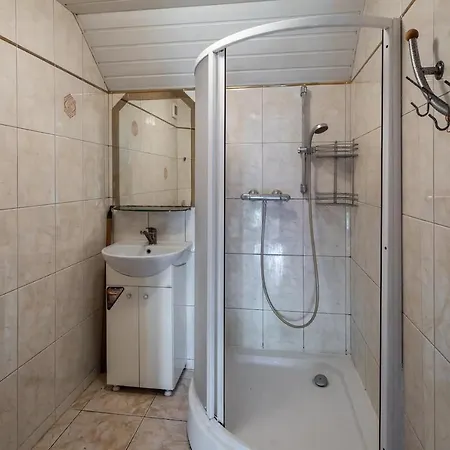 In A Private House 5 Min From Airport Kwatera prywatna